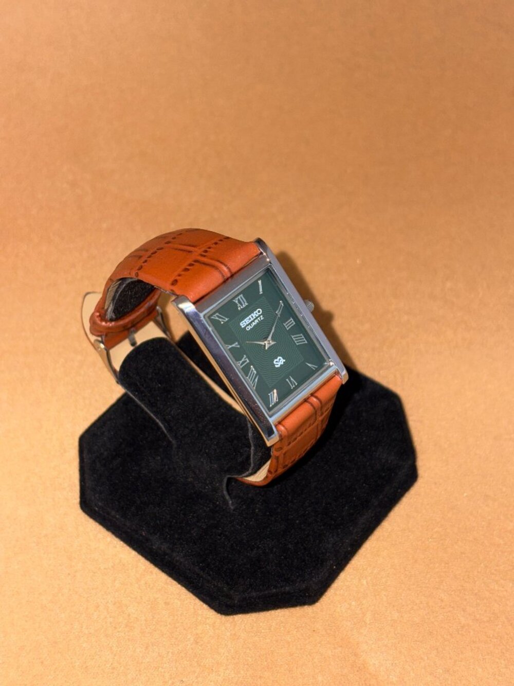 OLIVE GREEN SILVER VINTAGE Seiko slim Quartz men's wristwatch